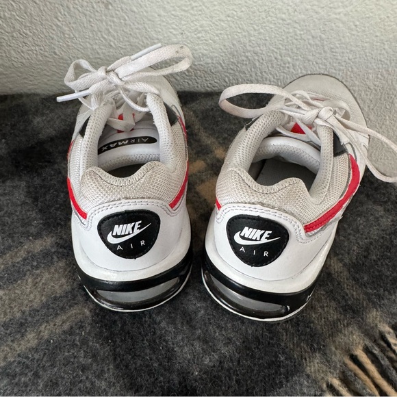 Streetwear Nike Kids Air Max IVO Running Shoes White Red Black 12C Sporty - Picture 4 of 11